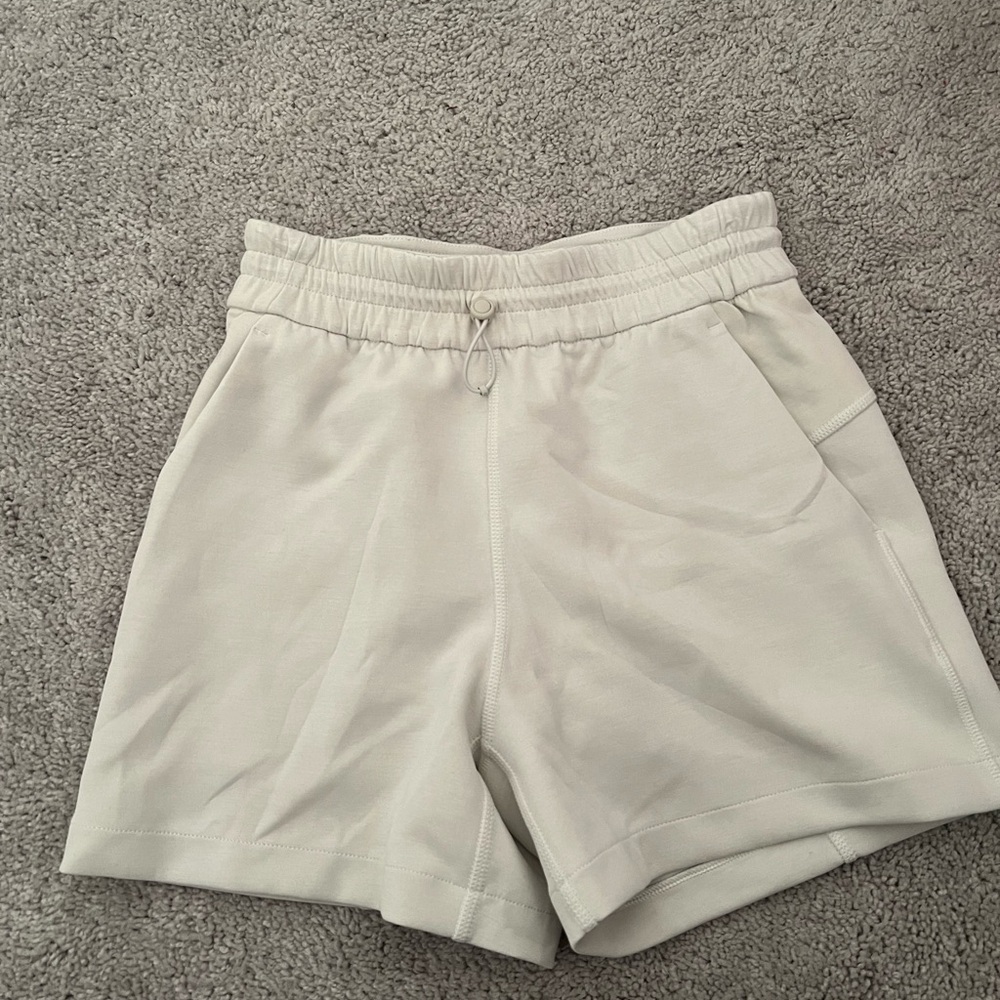 Lululemon Women's Cream Shorts
